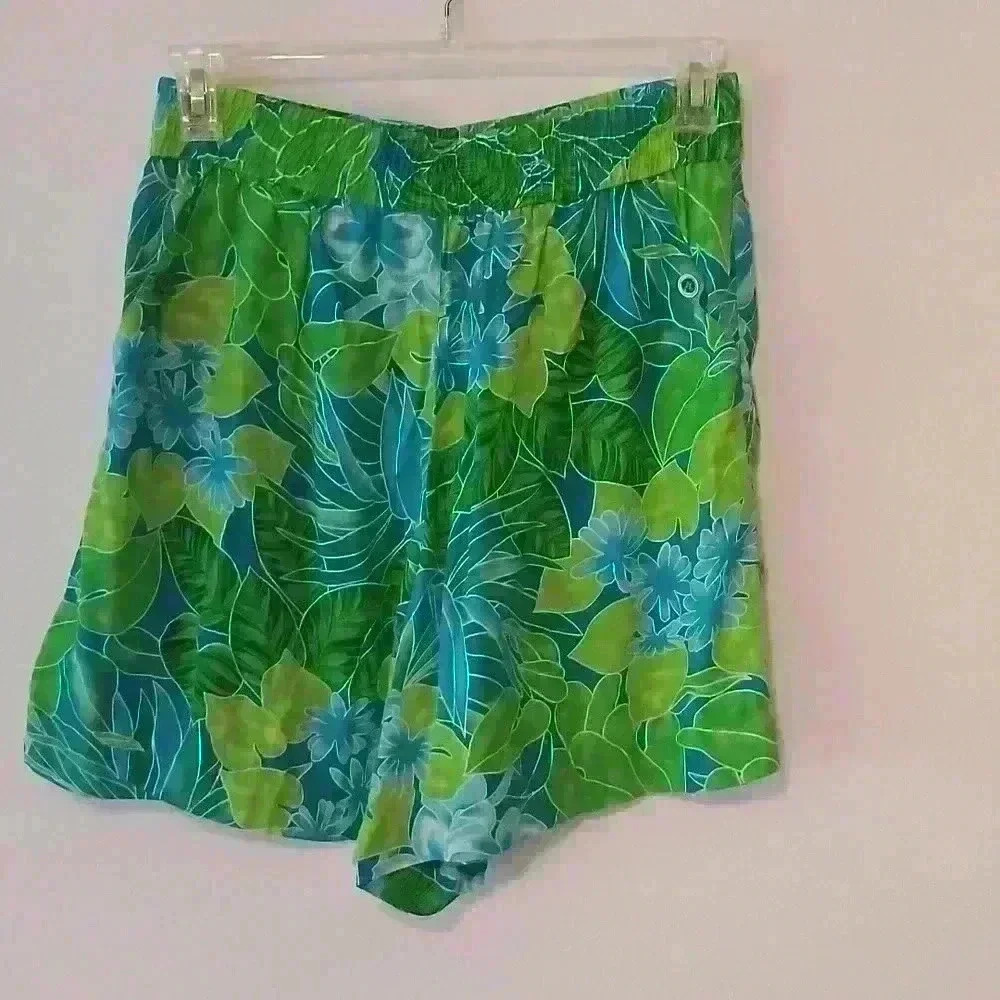 Liz Claiborne aka Liz sport shorts elastic at the waist size large 10